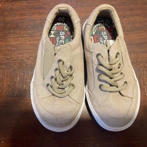 Casual shoes
